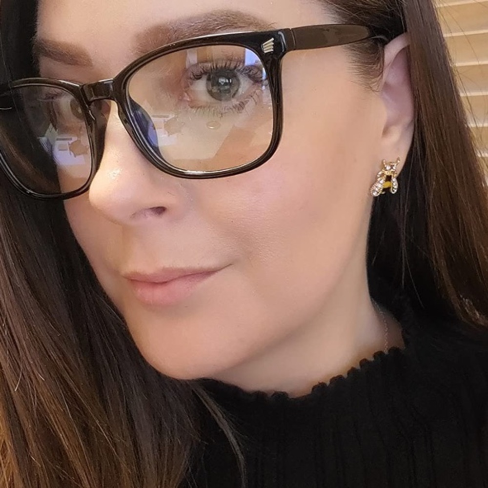 Like Bees🐝to Honey🍯Super Cute Delicate Bumblebee Stud Earrings - Picture 8 of 13